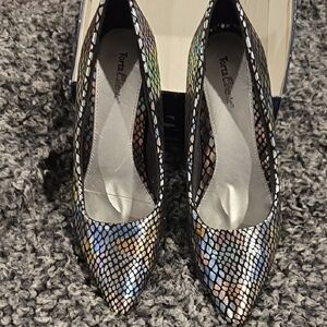 Torta Caliente Irridescent Women's Shoes Size 9M